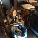 そば 吉里吉里 - 店内（薪）