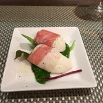 創作イタリアン Gemelli - 前菜 モッツァレラチーズ生ハム巻き