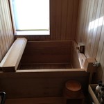 本陣 平野屋 花兆庵 - 部屋の檜風呂