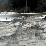 ラーメン渓流 - 無舗装ながら大き目の駐車場。