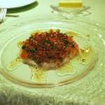 真鯛のカルパッチョ・ガーリックとアンチョビのソース