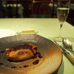 フォアグラ　リンゴのソース　そば粉のクレープ包み