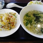 広東料理 味彩館 - 炒飯ワンタンスープ￥６８０