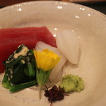 お造り　紋甲烏賊と鮪　ホウレン草白和え