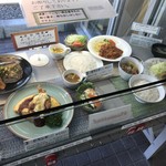 レストランカフェ・地球こうさてん - 【2016年11月】店頭の日替わりメニューです。