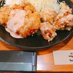 Karaage Shokudou Goichi - 携帯電話とのサイズ比較です。（2017.1 byジプシーくん）