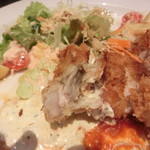 ボンバーキッチン - 牡蠣フライは生カキ使用