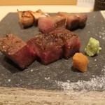 炭火割烹 大嶋 - 炭火焼き；牛モモ肉、タン、鶏肉