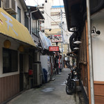 ビール長屋 貫太郎 - この路地の向こうに見えますね♪