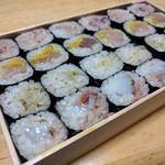 天史朗鮨 - お任せ細巻き　時価（イカの軟骨と酒盗巻、フキ味噌巻、ネギトロ巻、イカの塩辛巻）