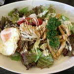 「豚バラロコモコ」（980円）