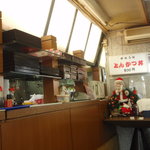 山形屋 - １１：５６分。まだ、お客様は、２人。