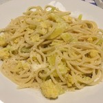 サコロッケ - カリフラワーのスパゲティー　お腹がいっぱいでもバクバク食べられちゃうくらいのアッサリさ◎それでいて旨みがあるからすごいっ☆☆☆カリフラワーの食感がきちんと残っていて楽しい♪　2017/01/21