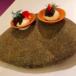 アルシミスト - 薔薇の香りの チーズタルト。キャビアを添えて