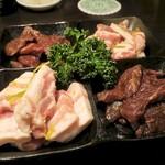 炭火焼肉 トロとん亭 - 