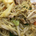 瓔珞 - 炒めそば
¥550-
汁なしラーメンって感じ。