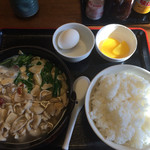 おふくろ亭 - ホル鍋定食 大飯 温泉卵 500円