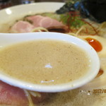 麺屋さくら - 飛魚の焼き干しがメインの動物系とのWスープ
      クルーミーで香ばしく旨い！