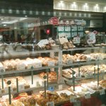 La boulangerie Quignon - ガラス越しのお店