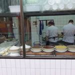 洞子口张老二谅粉 - 調理場