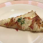 北島亭 - タルトフランベ。のっけからかなりの大きさでした