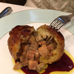 北島亭 - フォアグラのパイ包み揚げ。割るとこんな感じです