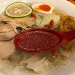 麺処 太陽 - スープ。