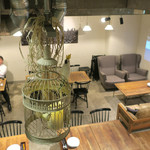 PACE - 階段の途中から見える店内