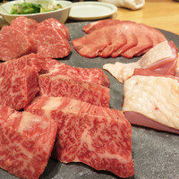 焼肉すどう 春吉 - お肉の盛り合わせですよ。天草大王(鶏)もあります。