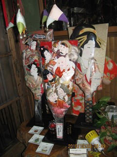Unagiryouri Takeda - 正月の香り漂う羽子板の七福神に見守られ年の瀬迎う鰻屋かな
