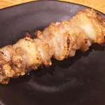 炭火串焼 初代バッジョ - かわ(塩)