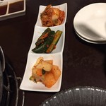 いその商店 - キムチの盛り合わせ