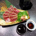 あや菜 - 鹿肉のタタキ。薬味の中にわさび漬（粕漬）が入っているのが、いかにも信州らしい