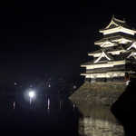 あや菜 - （おまけ）ライトアップされ、澄んだ冬空に映える国宝松本城！