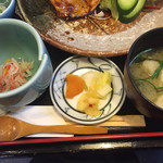 鮮菜家 - 味噌汁と小鉢