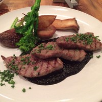 イレール人形町 - イベリコ豚ザブトンのグリエ 黒ごまソース