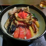 うつくしの湯食堂 - 料理写真:武石丼（かかっているソースはお好みでかけるコチジャン）