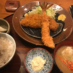 かつ盛 - エビフライ&ロースかつ定食。