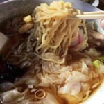 草むら - ワンタンメン 麺リフト