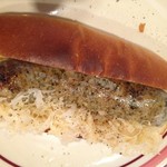 ビーンズ喜多見 - ハーブソーセージとサワークラウトのホットドッグ