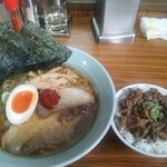 初代麺屋とのさき - 赤中華そば\750 チャーシューライス\180