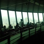 360°Café - テーブル席のエリアが回転します。