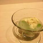 蓬左茶寮 - 【先付】豆腐のしぼり汁、青豆