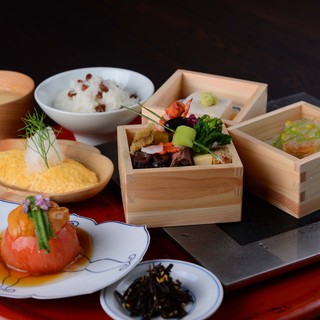 Lunch and bento Bento (boxed lunch) are also available where you can casually enjoy authentic Japanese Japanese-style meal.