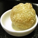 食楽 - 外側は香ばしく、中の餡は優しい甘みの胡麻団子