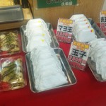 氏田屋 - お店のお好み焼き売り場です。