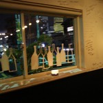Yumekichi wine - 店内、壁にはサイン？がいっぱい。