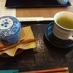 完全予約制 日本茶コース お茶処 いっぷく - 最初のサービスのお茶と抹茶葛湯