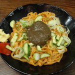 じゃじゃ麺と酒の肴 喜作 - 赤じゃじゃ（中）