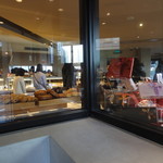 クリオロ - ガラス越しに見たところ。